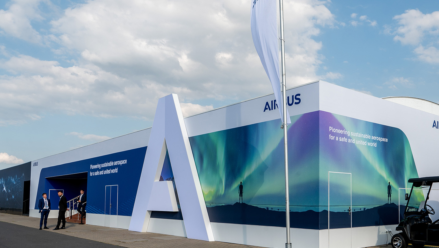 ILA Berlin Chalet modules with aluminum structure, terrace and flight line view