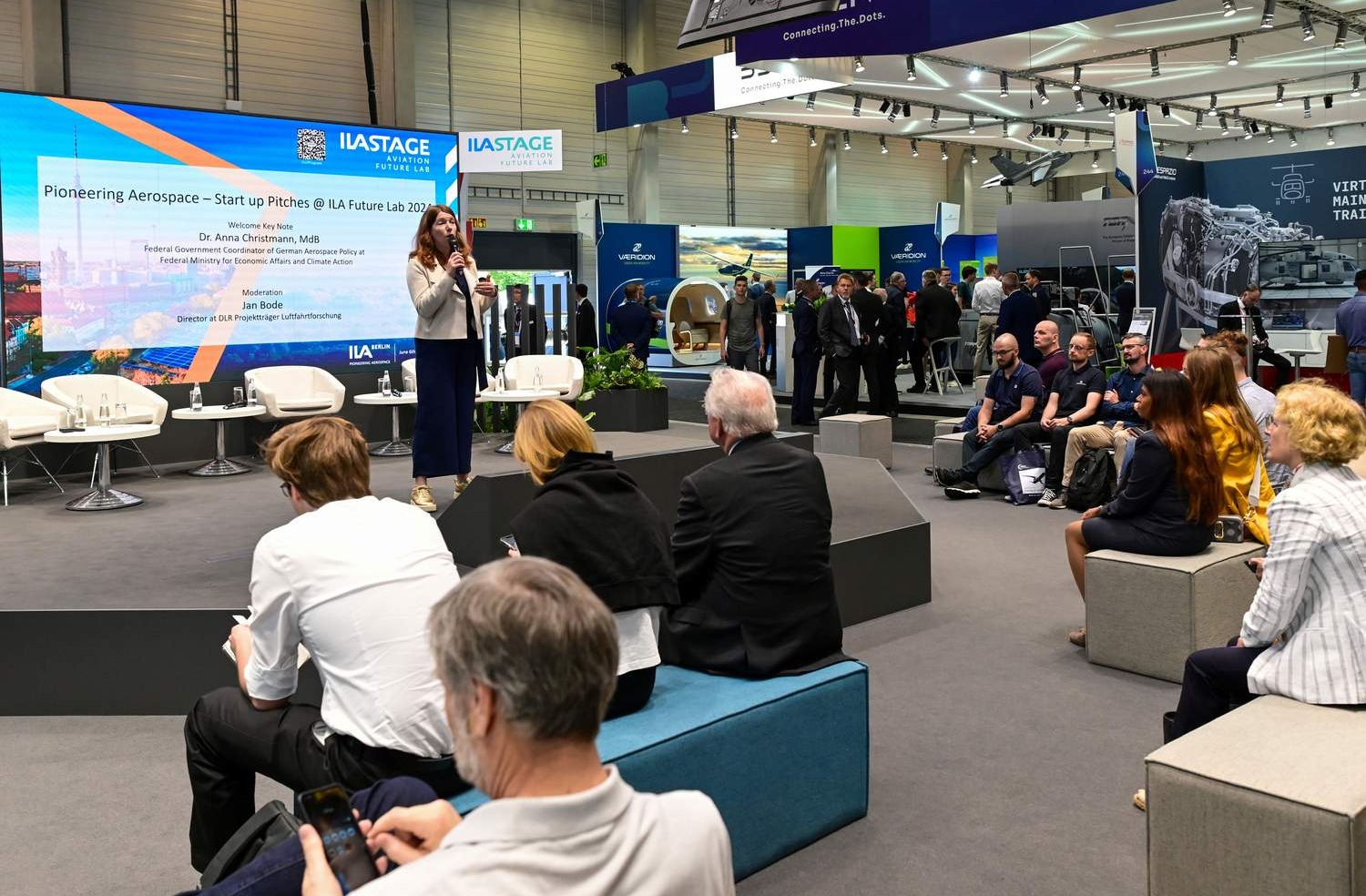 Start-up pitch at ILA STAGE