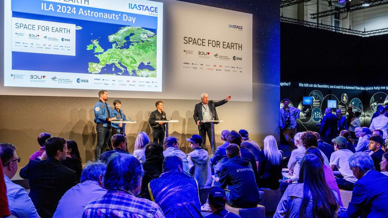 Konferenzbühne im Space Pavilion auf der ILA Berlin